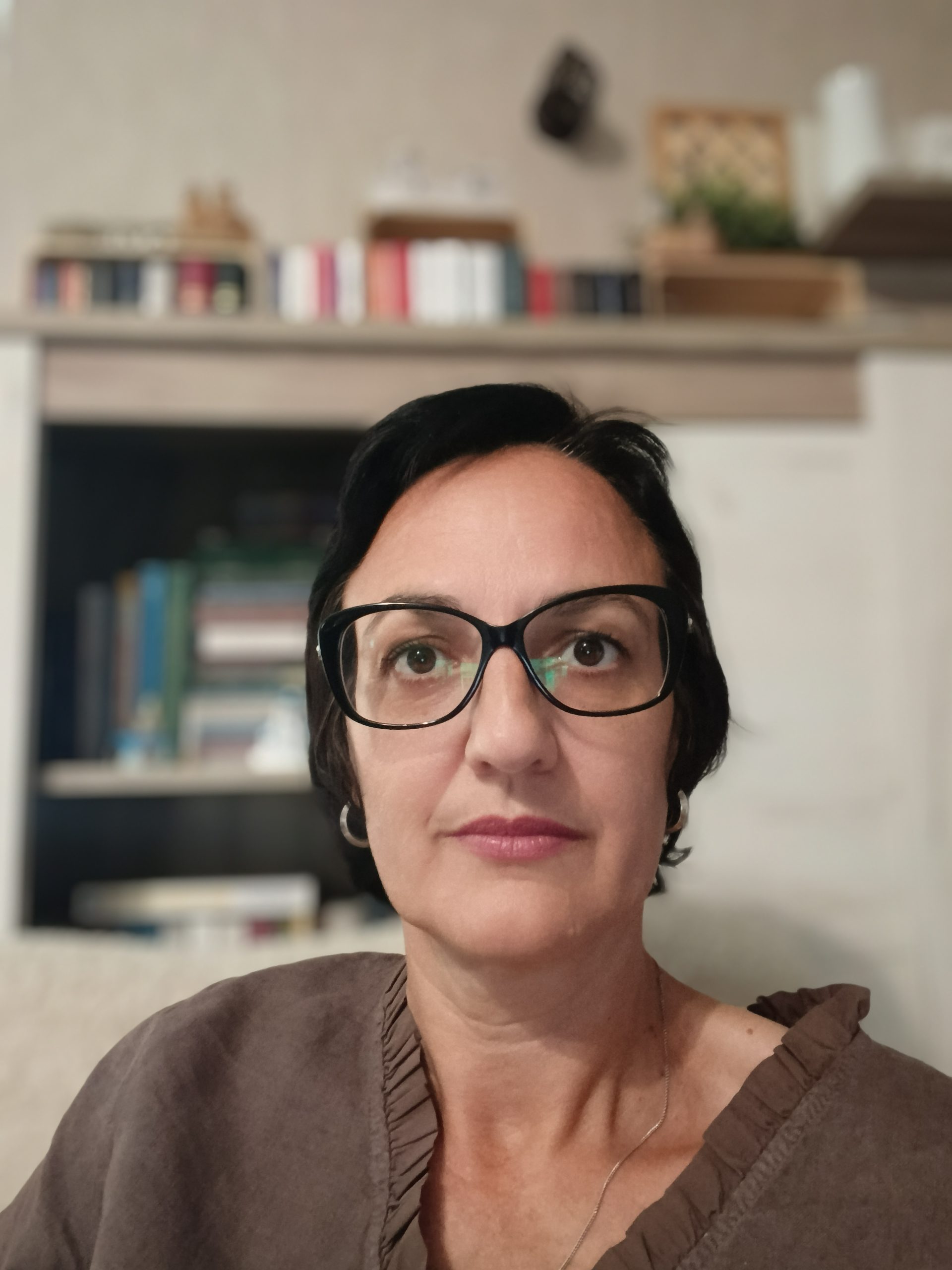 Данијела Младеновић, Diplomirani skolski pedagog i master NLP-a i prakticne psihologije